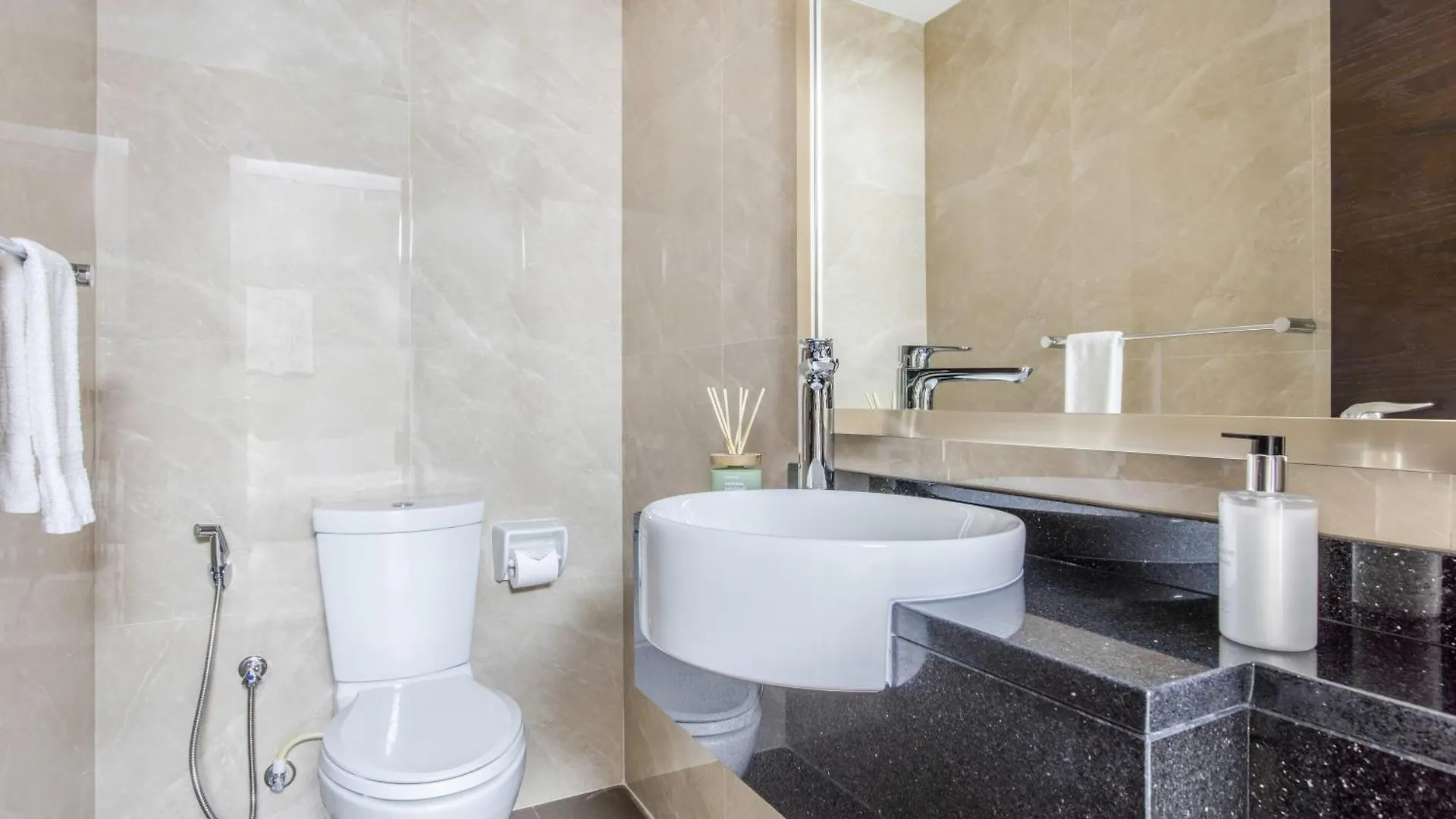 Frank Porter - Elite Downtown Residence Dubai United Arab Emirates