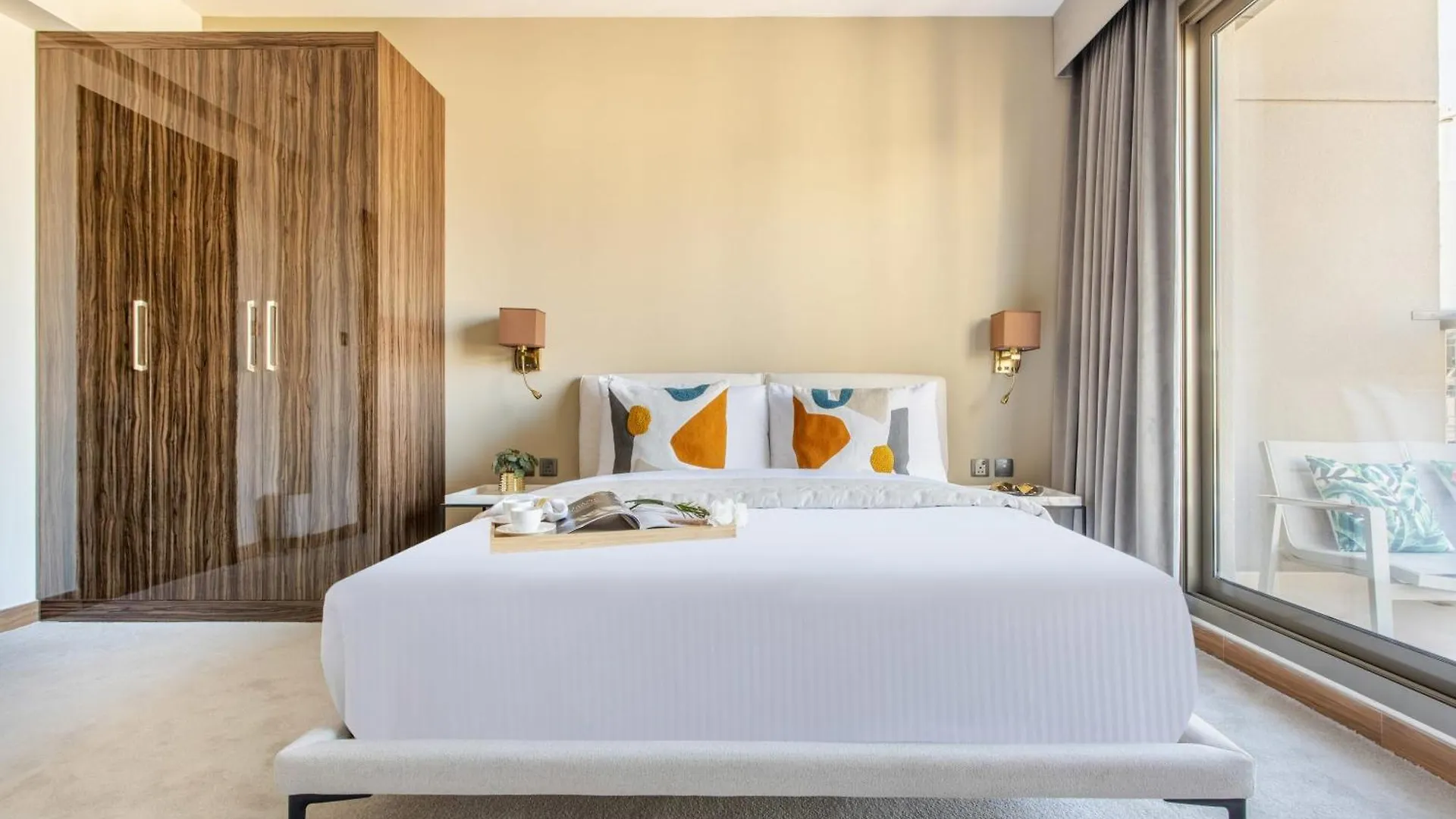 Frank Porter - Elite Downtown Residence Dubai Apartment